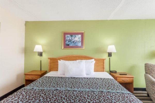 Days Inn by Wyndham Jackson image 23