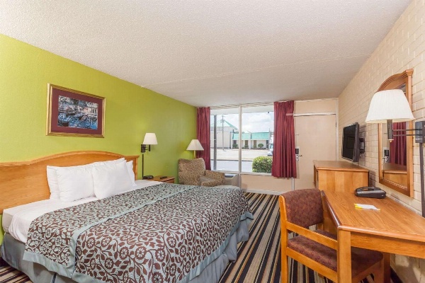 Days Inn by Wyndham Jackson image 6