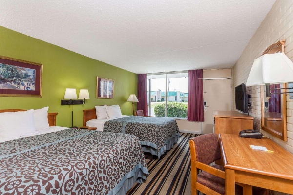 Days Inn by Wyndham Jackson image 7